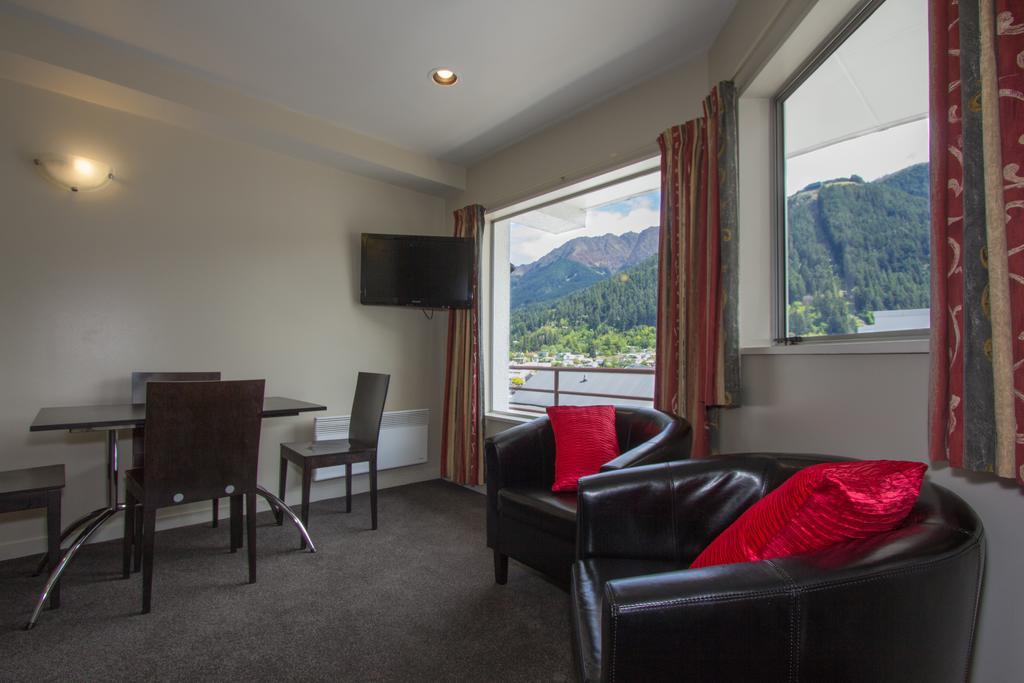 Caples Court & 4*