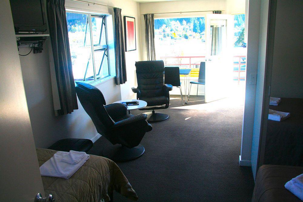 Caples Court & 4*