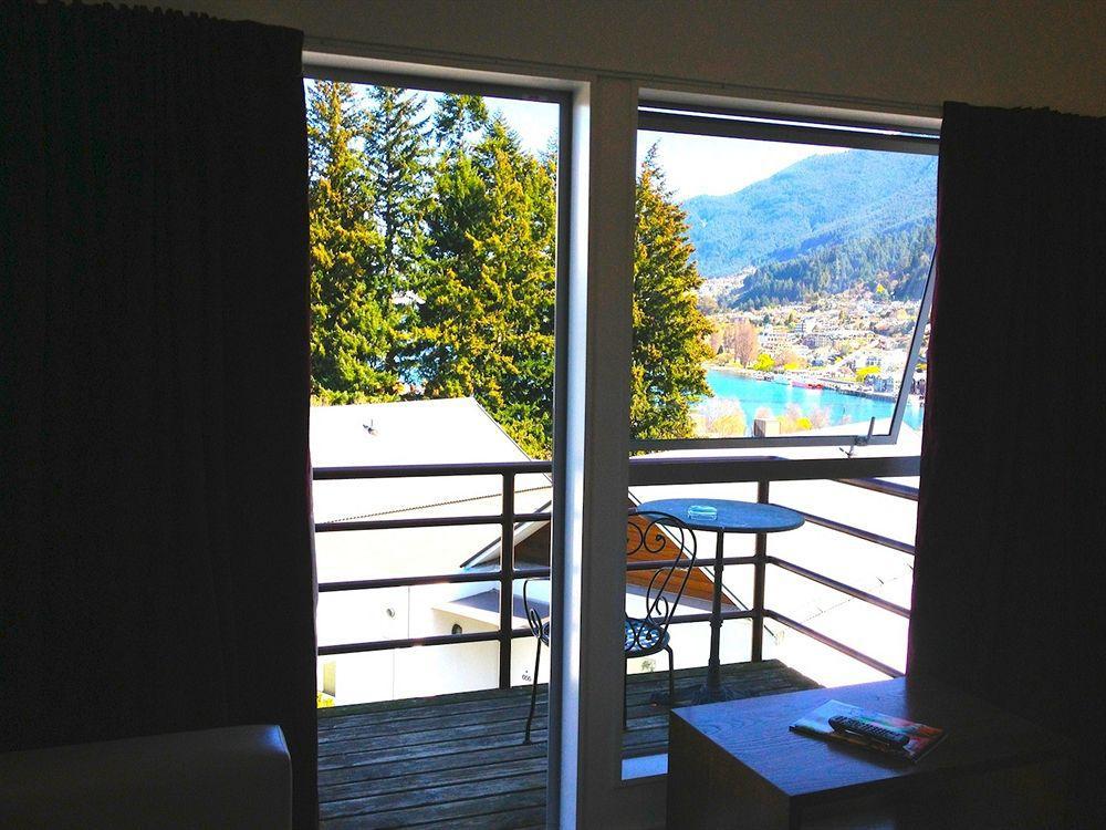 Caples Court & Queenstown