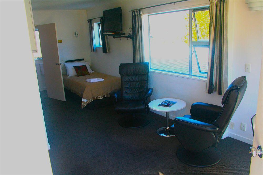 Caples Court & 4*