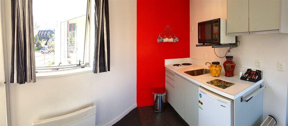 Caples Court & Motel 4*