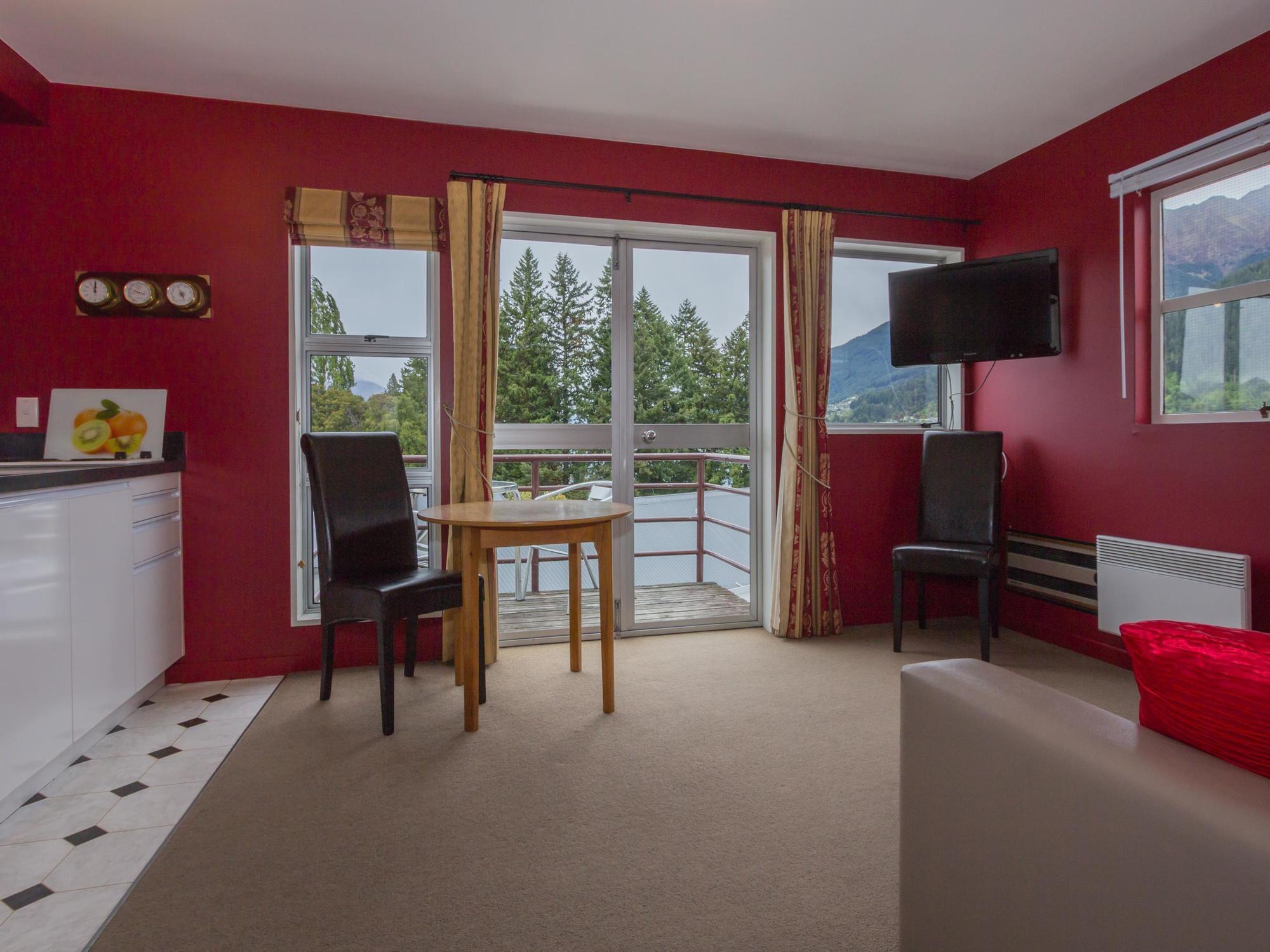 Caples Court & 4*