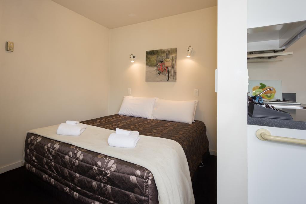 Caples Court & Motel