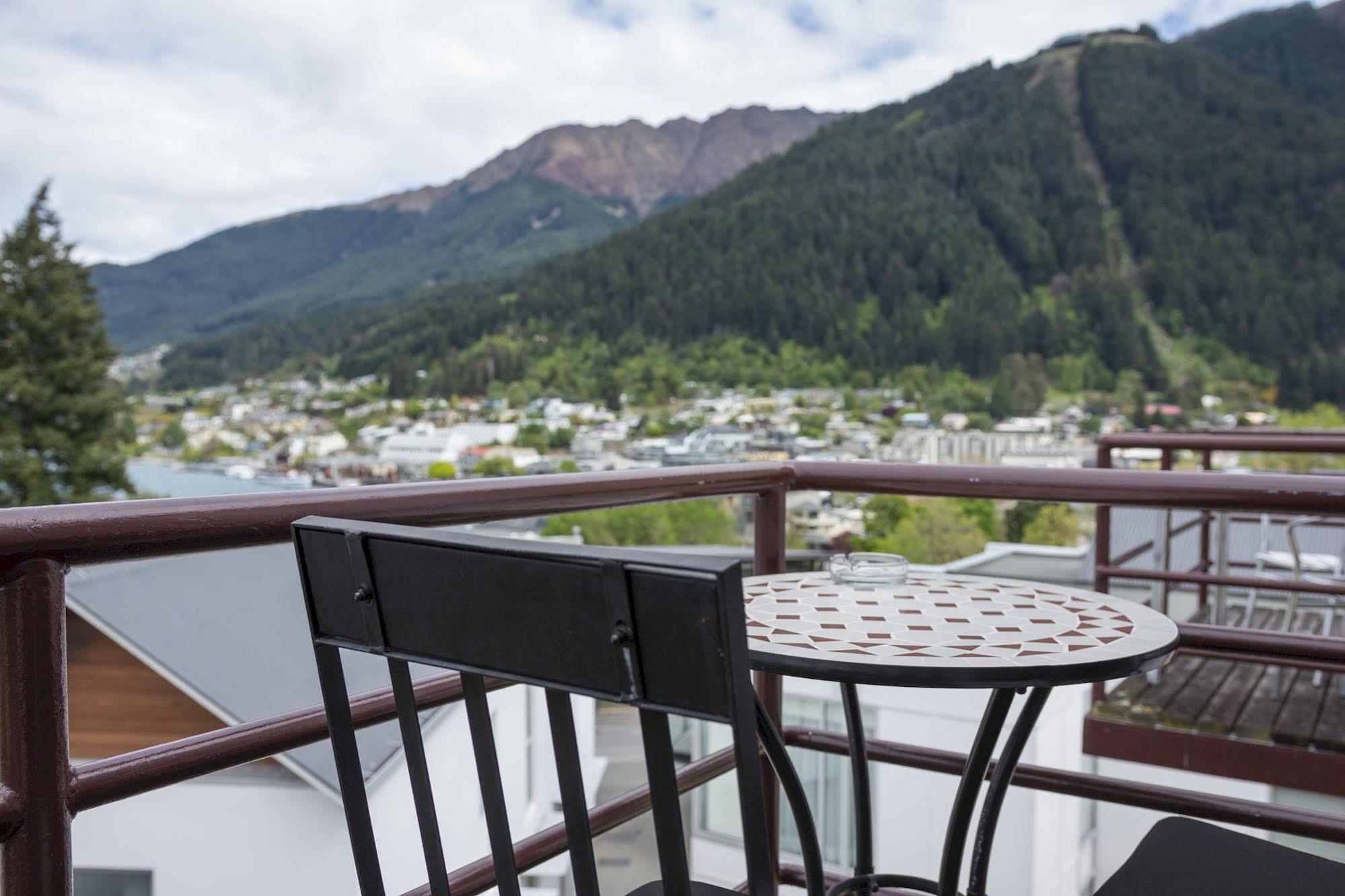 Caples Court & Queenstown