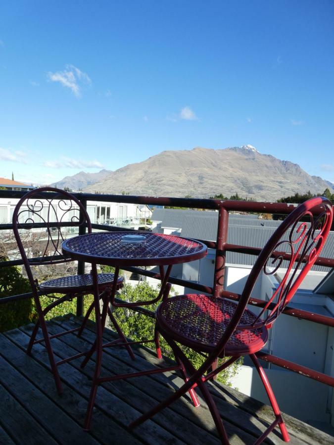Caples Court & Motel 4*