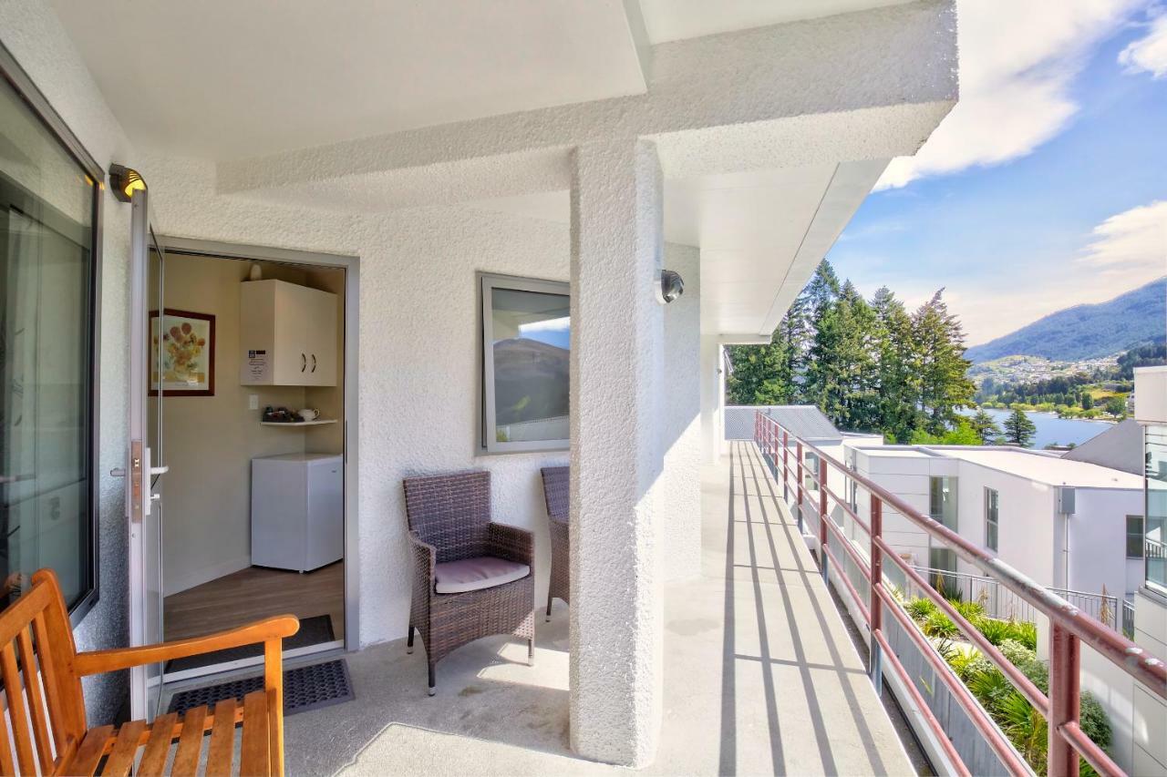 Caples Court & 4*