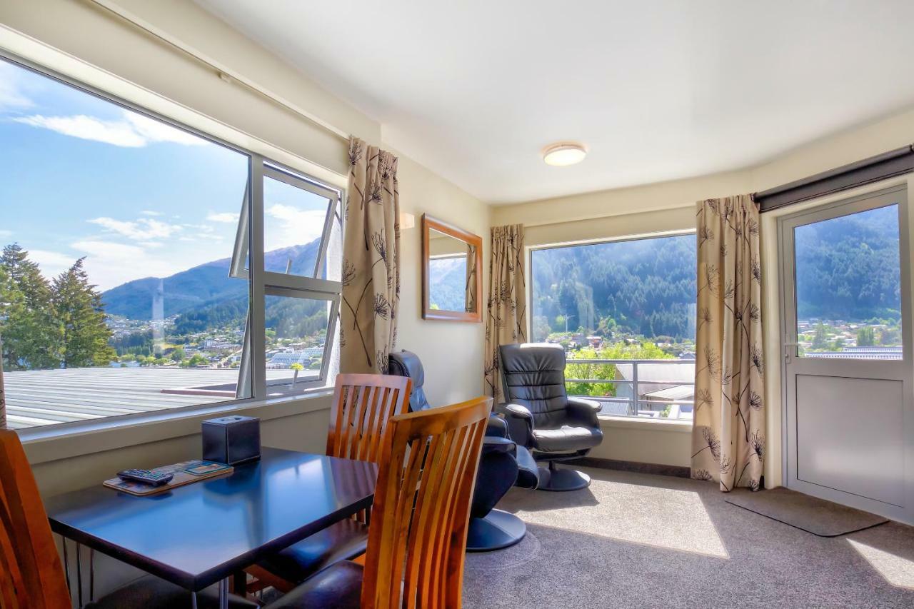 Caples Court & 4*