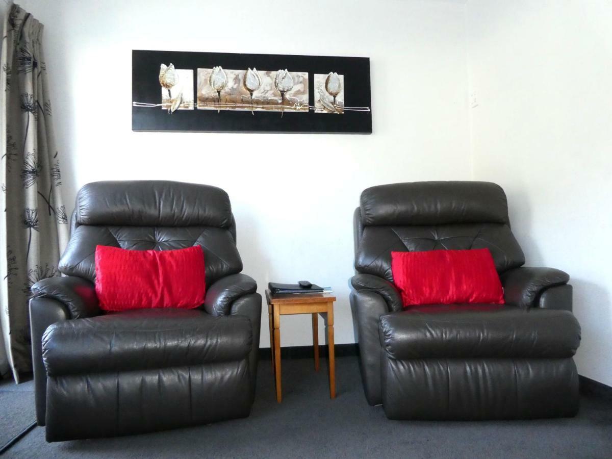 Caples Court & 4*