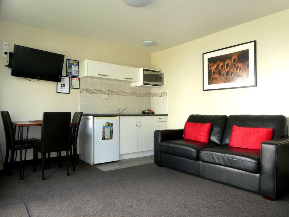 Caples Court & 4*