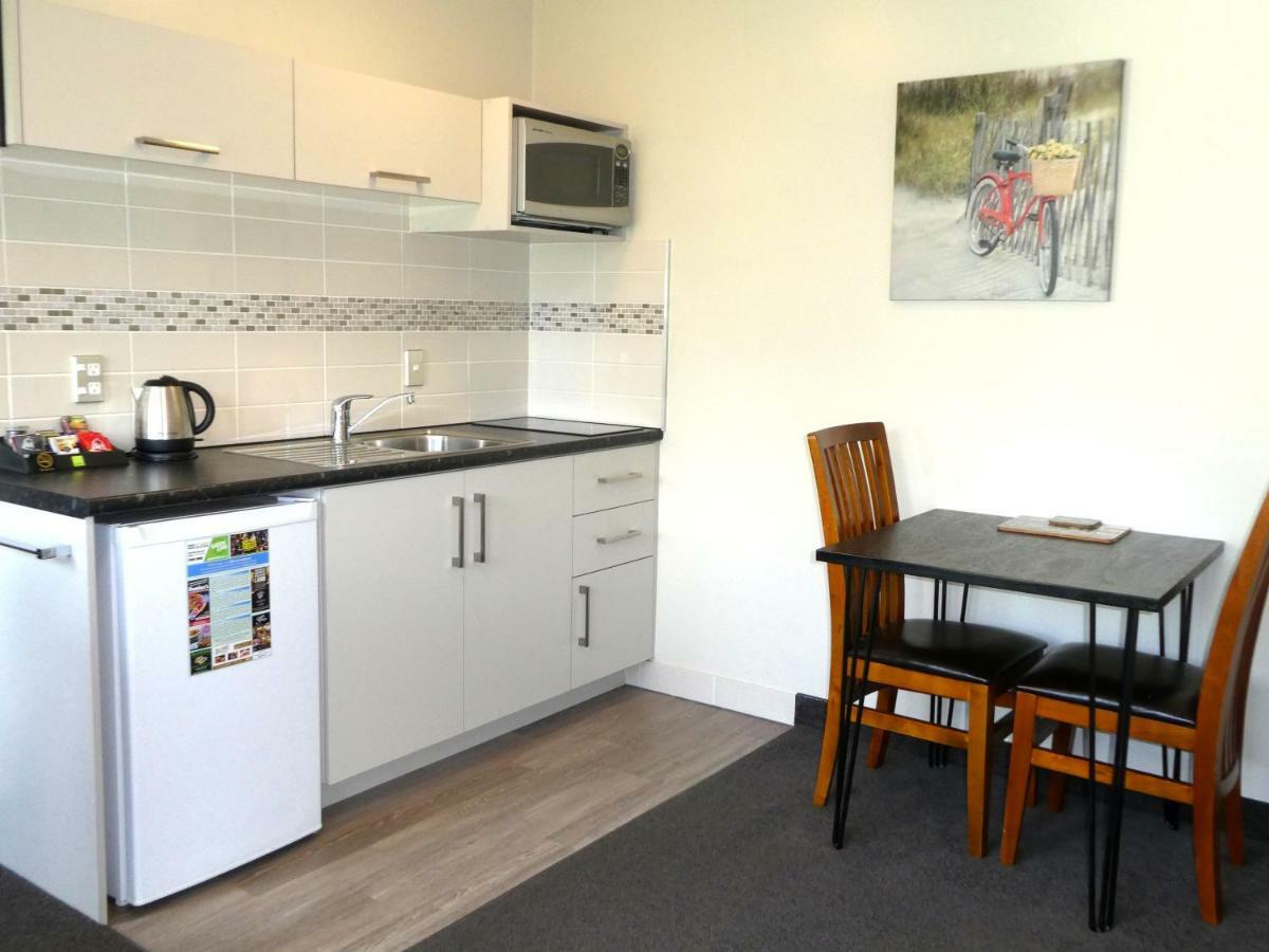 Caples Court & 4*